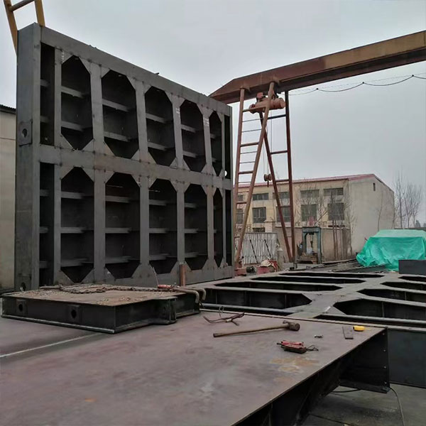 平面钢制闸门，液压钢坝