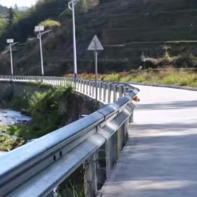 公路波形护栏