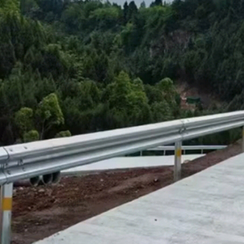 公路波形护栏