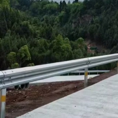 公路波形护栏