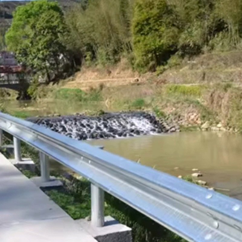 公路波形护栏