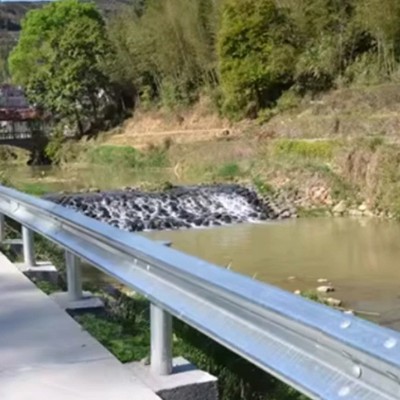 公路波形护栏