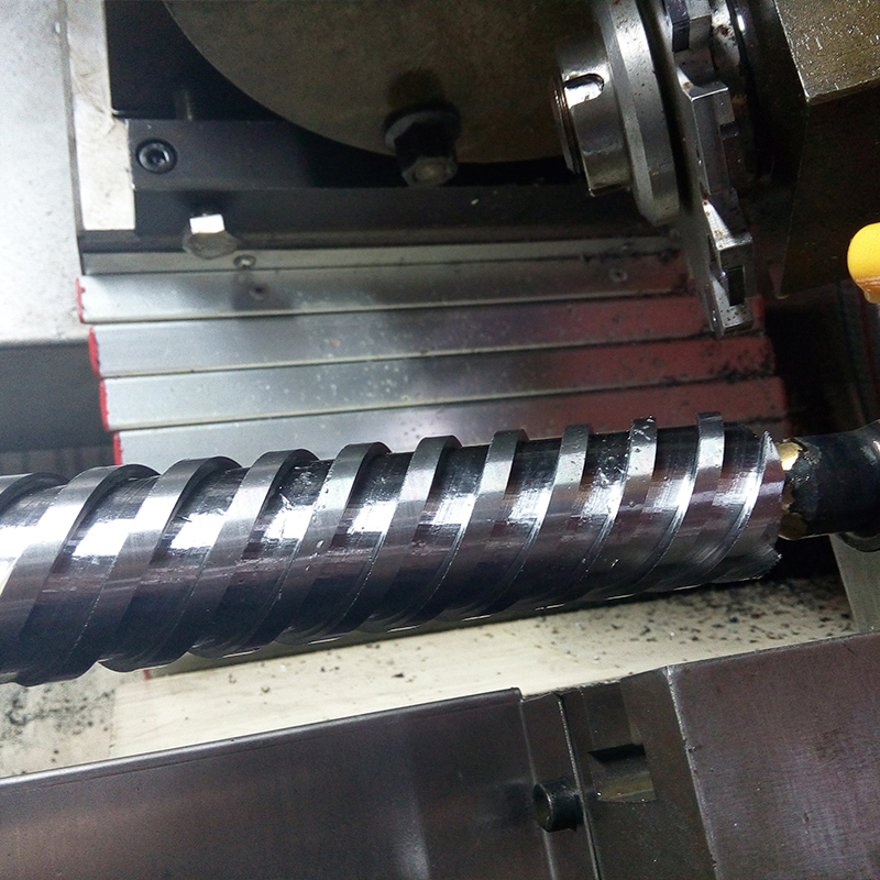 多头螺杆外旋风铣削